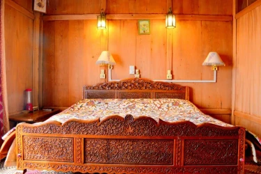 Day Use Hotels in Srinagar