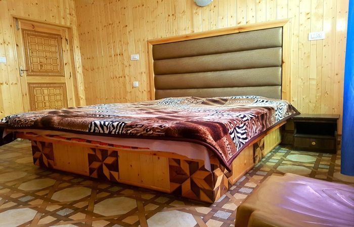 Day Use Hotels in Srinagar